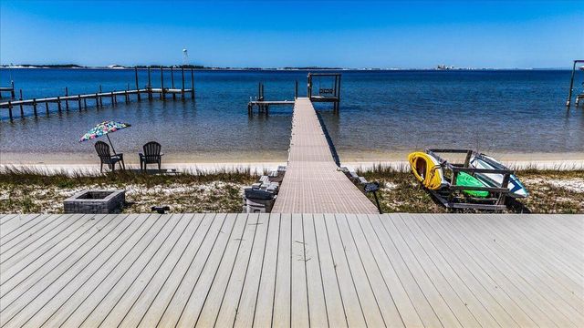 156 shoreline Drive, Mary Esther, FL 32569