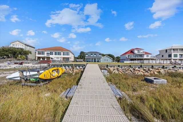 156 shoreline Drive, Mary Esther, FL 32569