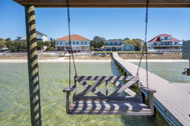 156 shoreline Drive, Mary Esther, FL 32569