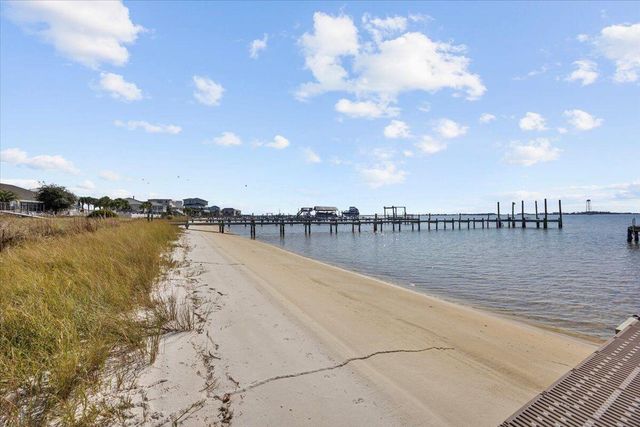 156 shoreline Drive, Mary Esther, FL 32569