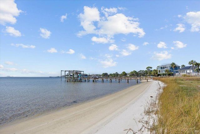 156 shoreline Drive, Mary Esther, FL 32569