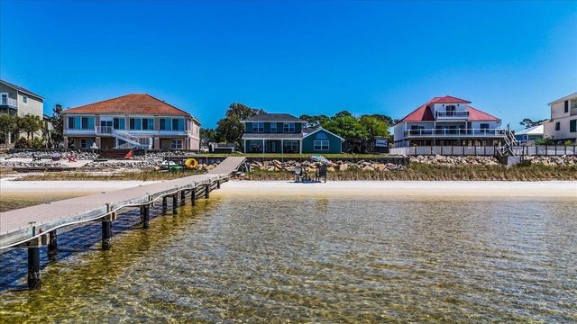 156 shoreline Drive, Mary Esther, FL 32569