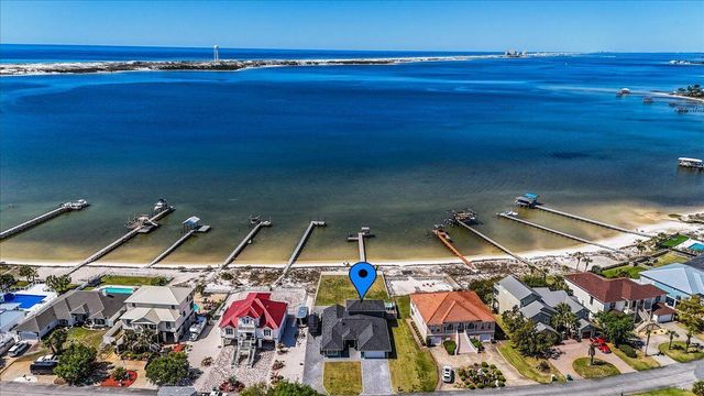 156 shoreline Drive, Mary Esther, FL 32569