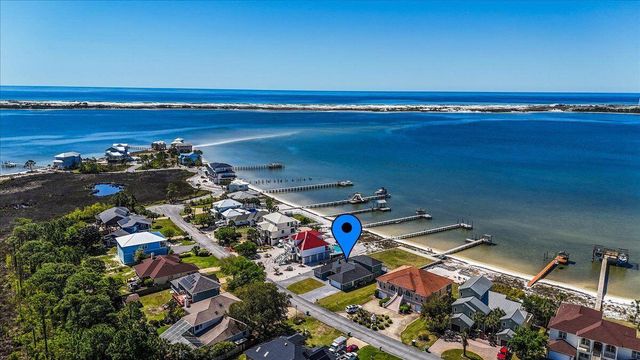 156 shoreline Drive, Mary Esther, FL 32569