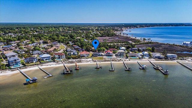 156 shoreline Drive, Mary Esther, FL 32569