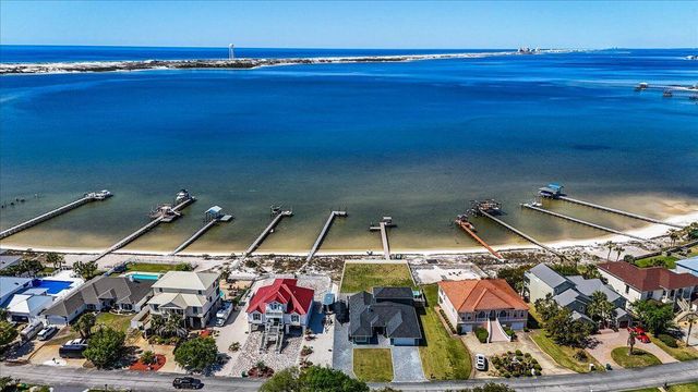 156 shoreline Drive, Mary Esther, FL 32569