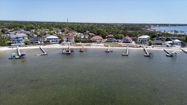 156 shoreline Drive, Mary Esther, FL 32569