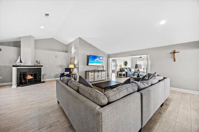 156 shoreline Drive, Mary Esther, FL 32569