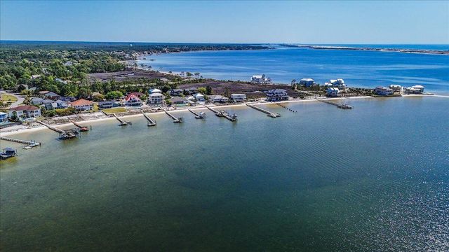 156 shoreline Drive, Mary Esther, FL 32569