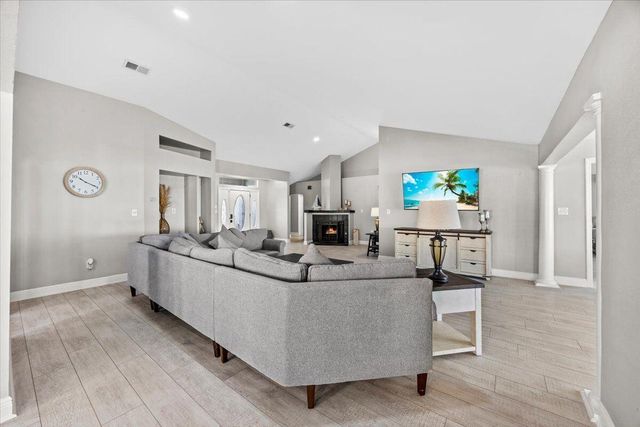 156 shoreline Drive, Mary Esther, FL 32569