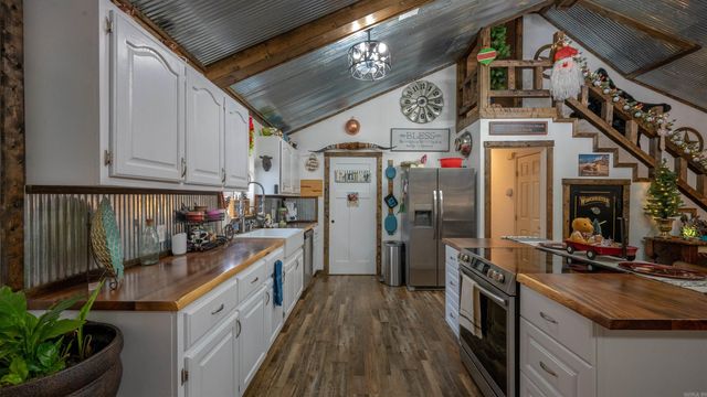 1623 Barren Fork Road, Mount Pleasant, AR 72561