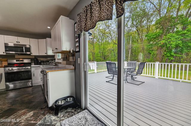73 Bridle Path, Colonie, NY 12205