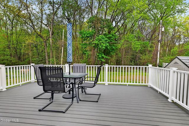 73 Bridle Path, Colonie, NY 12205