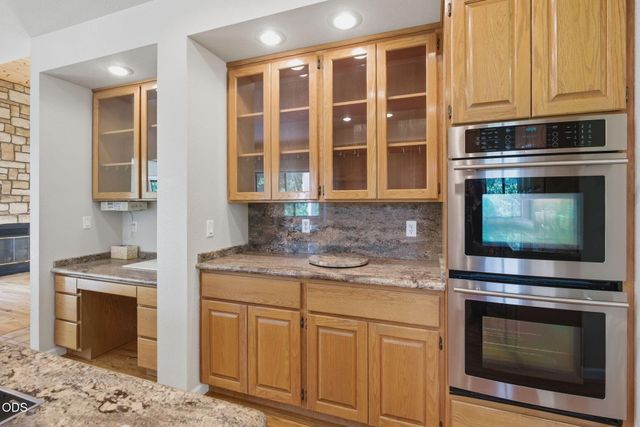 235 Glenoak Lane, Grants Pass, OR 97526