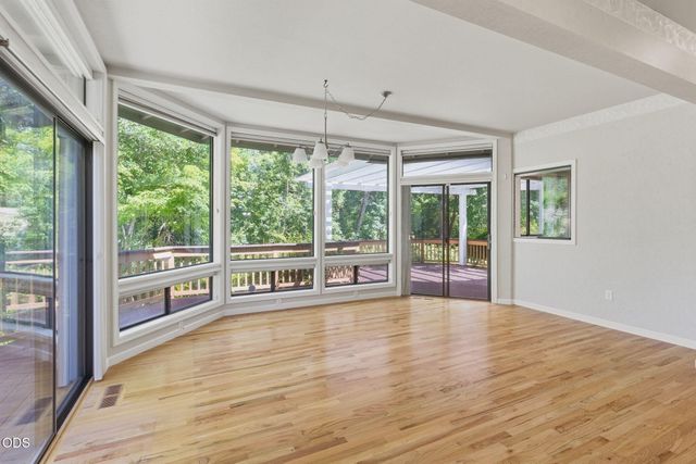 235 Glenoak Lane, Grants Pass, OR 97526