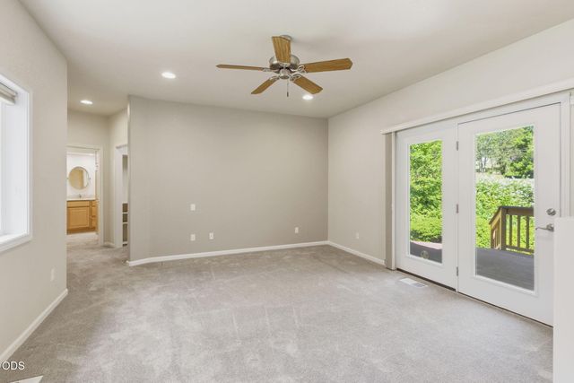 235 Glenoak Lane, Grants Pass, OR 97526
