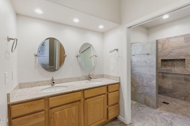 235 Glenoak Lane, Grants Pass, OR 97526