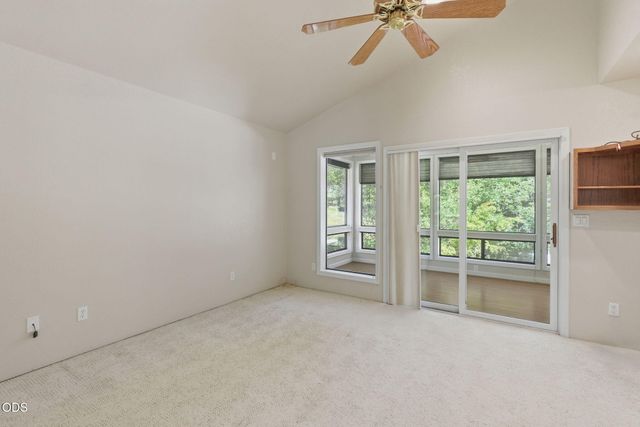235 Glenoak Lane, Grants Pass, OR 97526