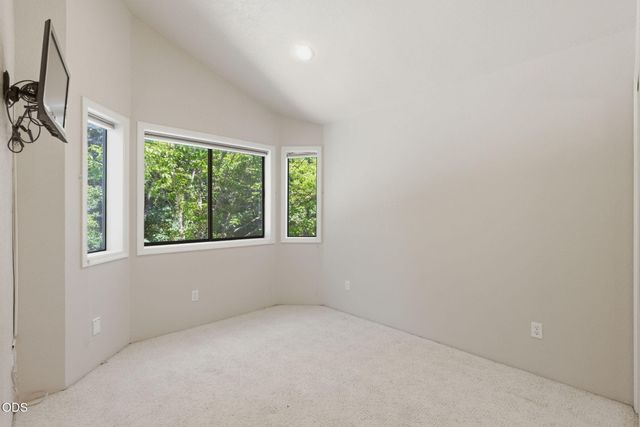 235 Glenoak Lane, Grants Pass, OR 97526