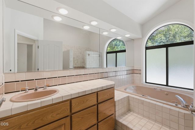 235 Glenoak Lane, Grants Pass, OR 97526