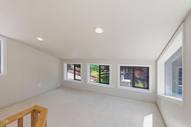 235 Glenoak Lane, Grants Pass, OR 97526