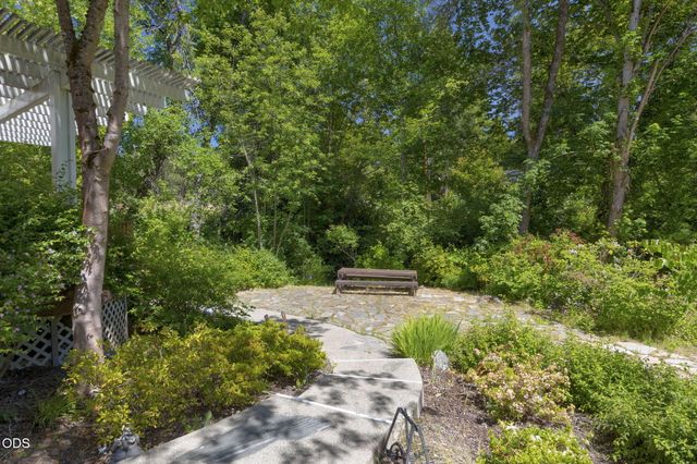 235 Glenoak Lane, Grants Pass, OR 97526