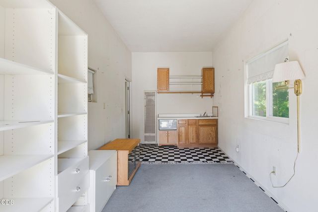 235 Glenoak Lane, Grants Pass, OR 97526