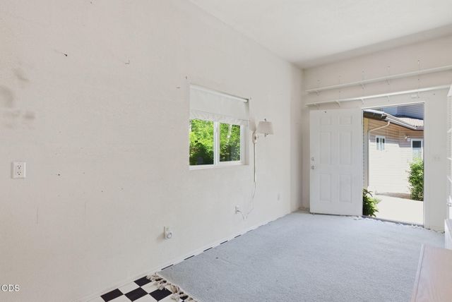 235 Glenoak Lane, Grants Pass, OR 97526