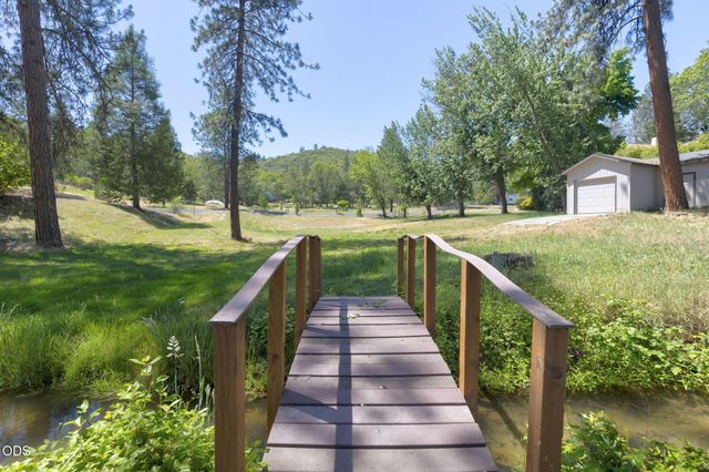 235 Glenoak Lane, Grants Pass, OR 97526