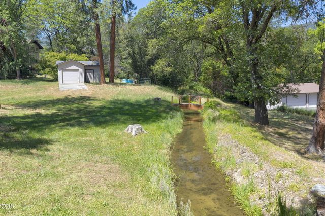 235 Glenoak Lane, Grants Pass, OR 97526