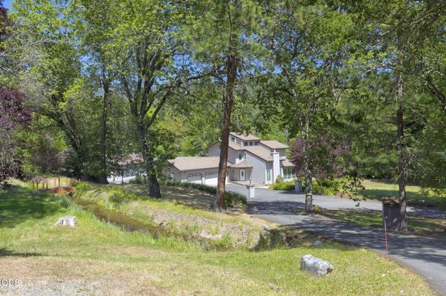 235 Glenoak Lane, Grants Pass, OR 97526
