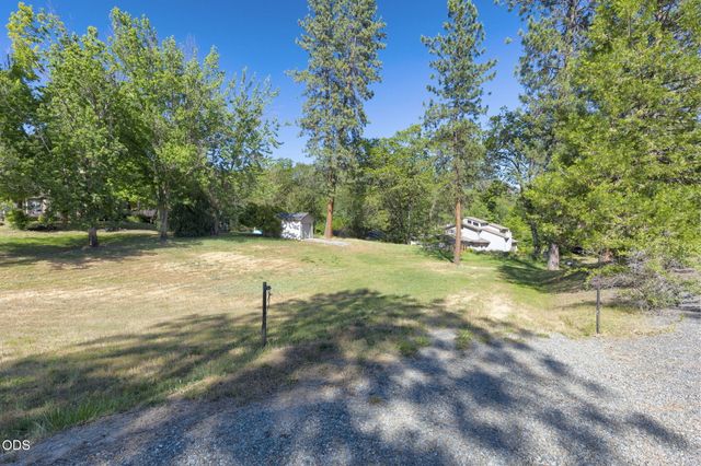 235 Glenoak Lane, Grants Pass, OR 97526
