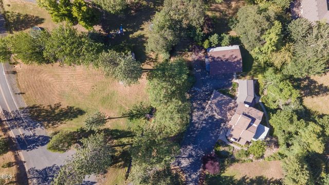 235 Glenoak Lane, Grants Pass, OR 97526