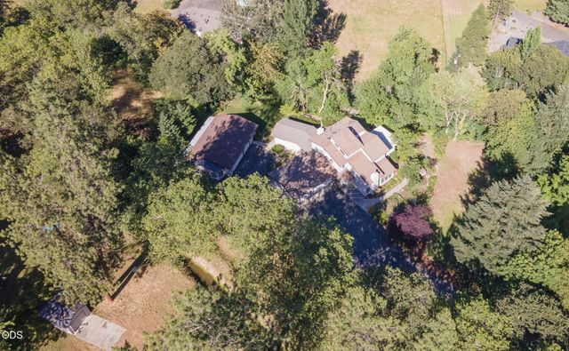 235 Glenoak Lane, Grants Pass, OR 97526