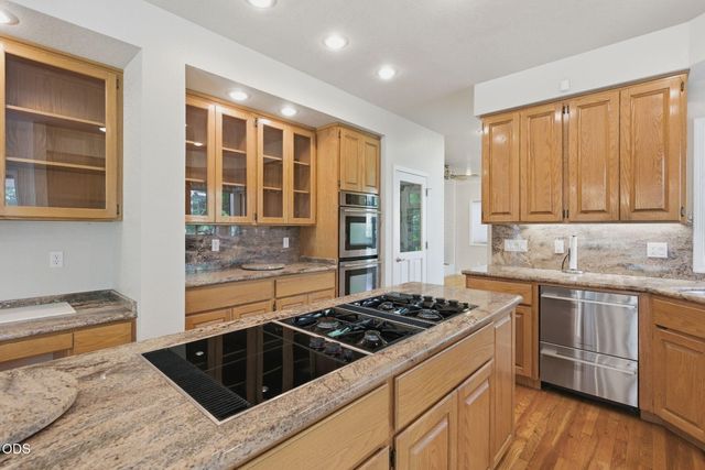 235 Glenoak Lane, Grants Pass, OR 97526