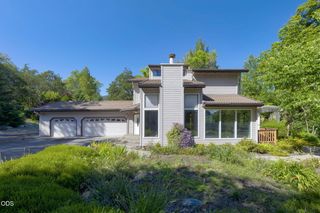 235 Glenoak Lane, Grants Pass, OR 97526