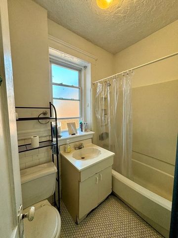 233 Kelton St 12, Boston, MA 02134