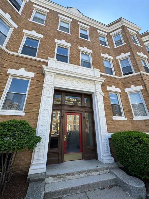 233 Kelton St 12, Boston, MA 02134
