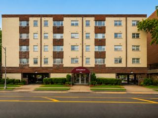 7840 W North Avenue 3A, Elmwood Park, IL 60707