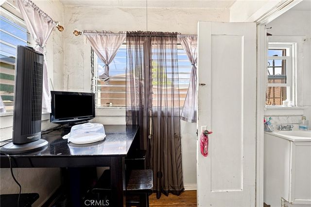 3773 S La Salle Avenue, Los Angeles, CA 90018