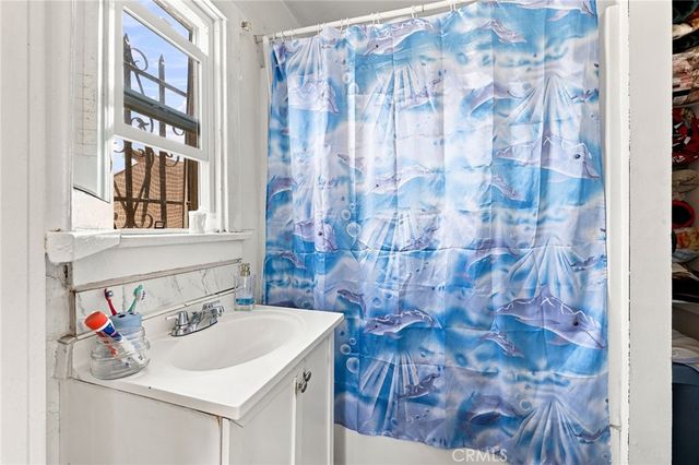 3773 S La Salle Avenue, Los Angeles, CA 90018