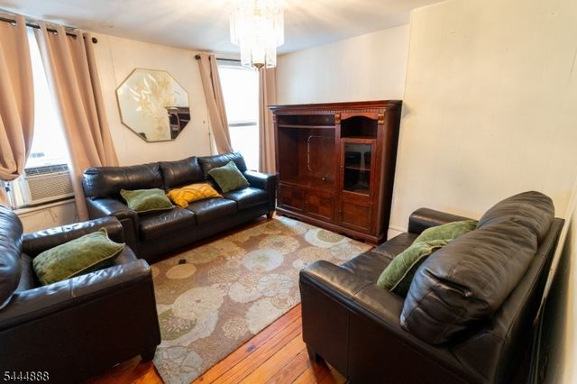 65 Taylor St, Newark City, NJ 07104