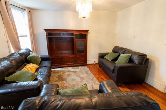 65 Taylor St, Newark City, NJ 07104