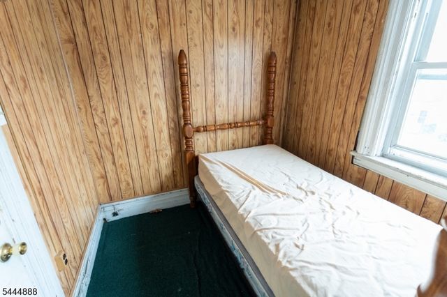 65 Taylor St, Newark City, NJ 07104