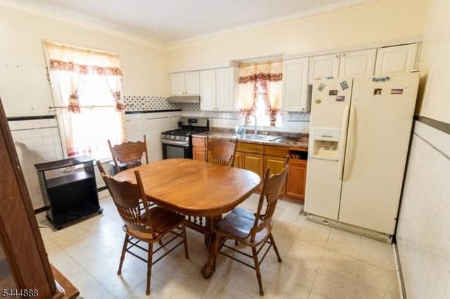 65 Taylor St, Newark City, NJ 07104