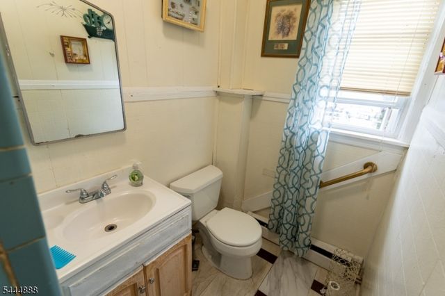 65 Taylor St, Newark City, NJ 07104