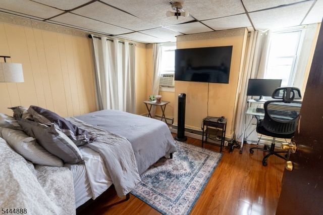 65 Taylor St, Newark City, NJ 07104
