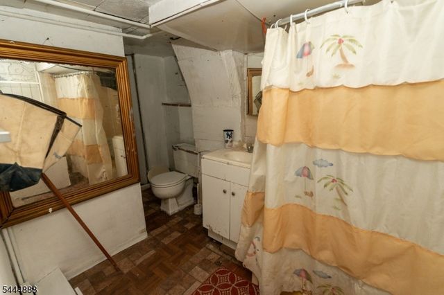 65 Taylor St, Newark City, NJ 07104