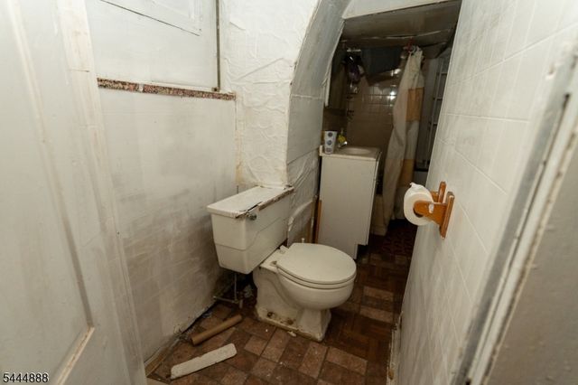 65 Taylor St, Newark City, NJ 07104
