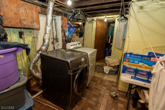 65 Taylor St, Newark City, NJ 07104